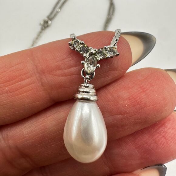 Vintage Christian Dior Faux Pearl and rhinestone drop necklace in silver tone! - Picture 3 of 16